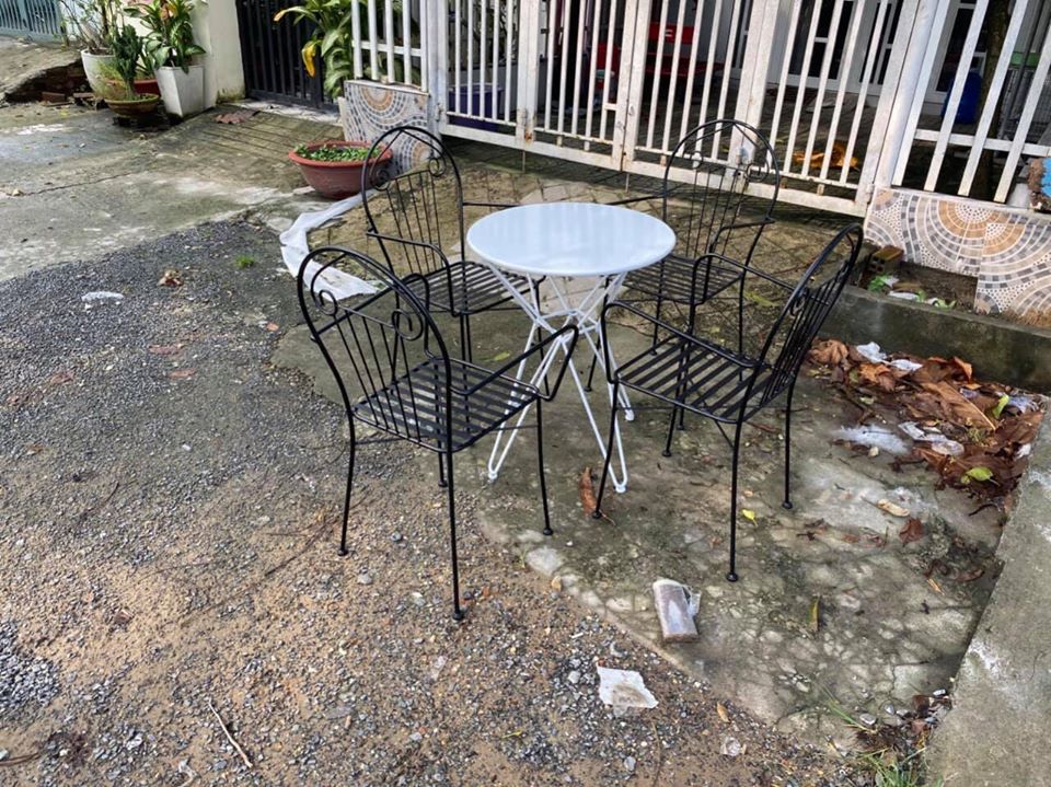 bàn ghế sắt ngoài trời giá rẻ hóc môn