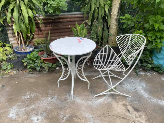 Đóng bàn ghế theo yêu cầu