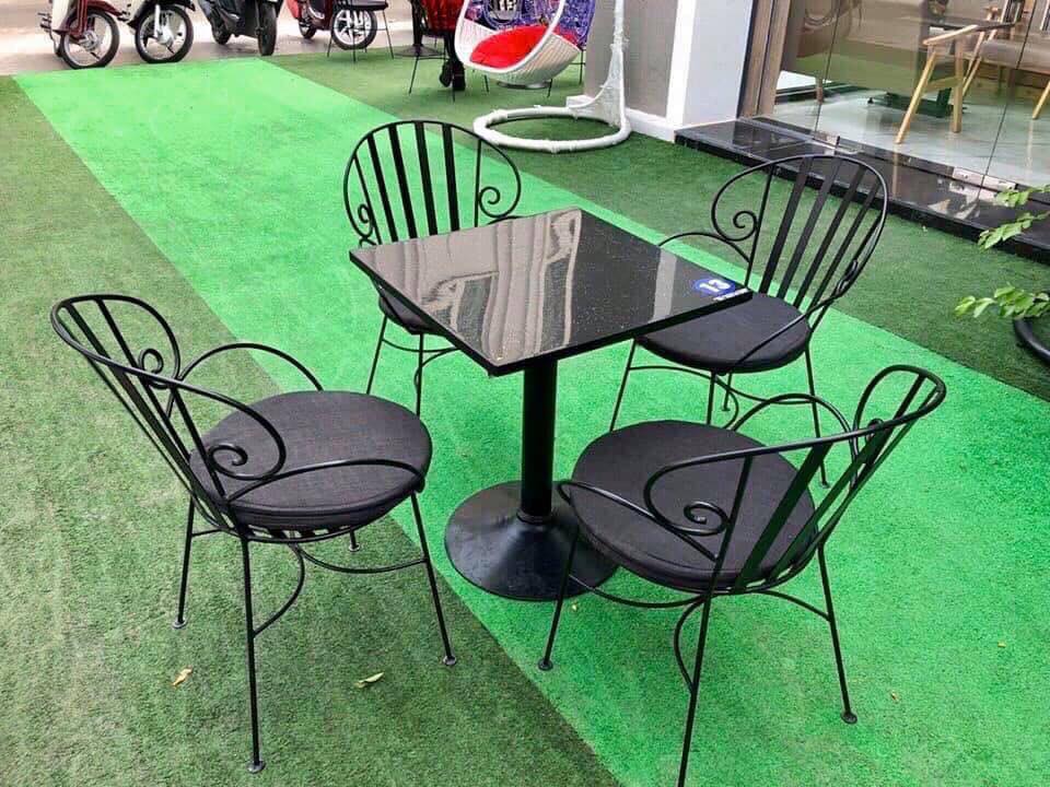 Làm bàn ghế sắt theo yêu cầu