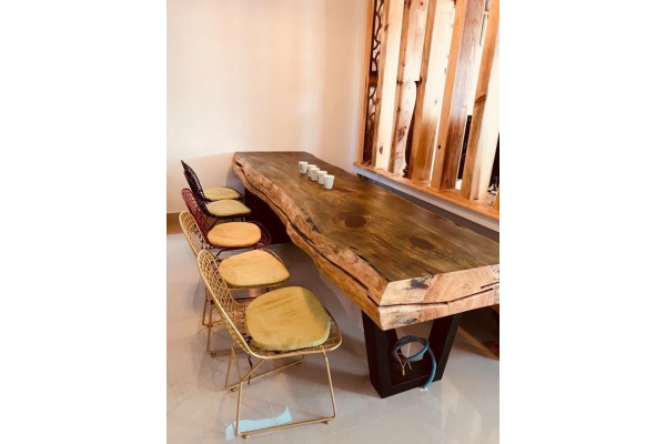 Mẫu bàn ghế khung sắt mặt gỗ